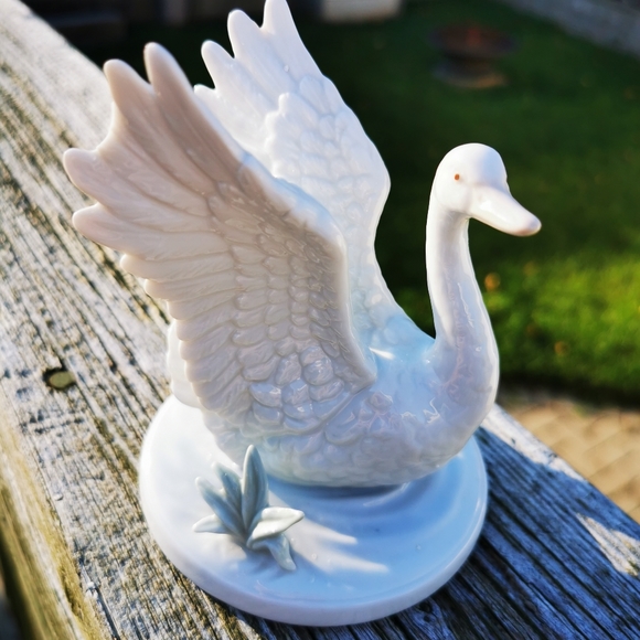 Otagiri Ceramic Swan In the Reeds Figure - Picture 6 of 14